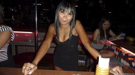 Candid Thai girls pics from Walking Street Pattaya