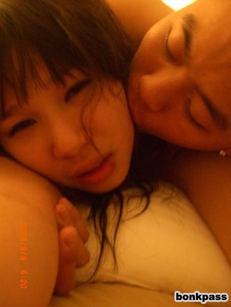 Amateur Chinese couple satisfying their bukake fantasies