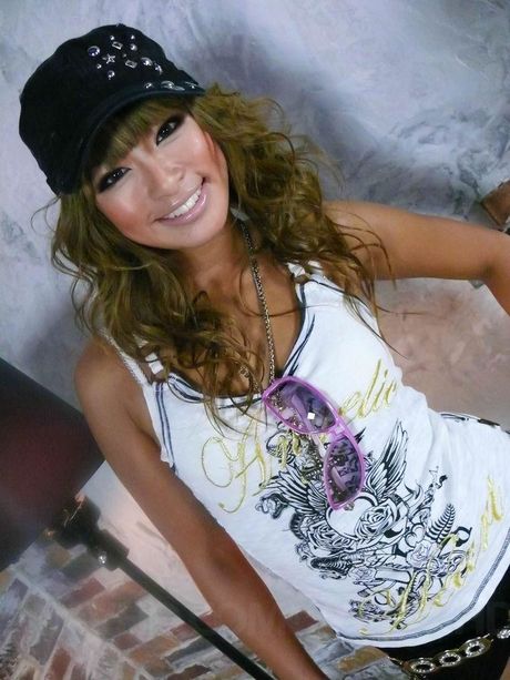 Tanned shining Rumika oiled in the shower before double-teaming