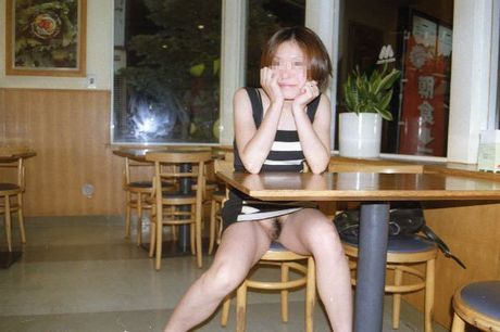 Japanese amateur chick strips and shows her perfect booty and tits in a public place