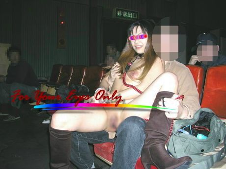 Asian amateur girl strips and shows her tiny tits and pussy in public