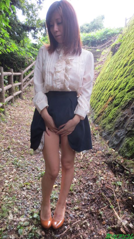 Chihiro Akino Cute Mature Shows Pussy in The Open Air