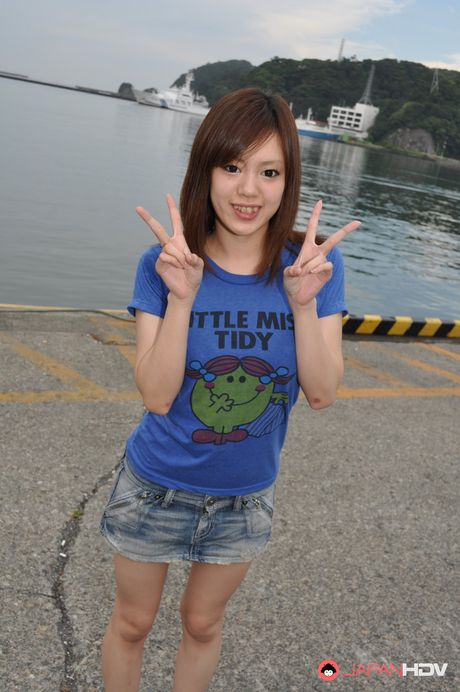 Beautiful Japanese porn star Hinata Serina showing off outdoors