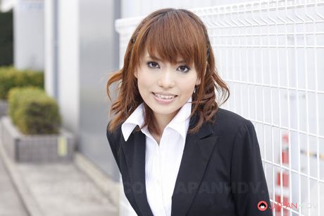 Yui Shimizu looks very fuckable in that uniform.