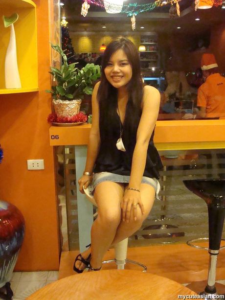 Amateur Asian girl with a perfect booty strips and demonstrates her wet pussy