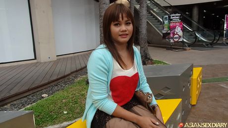 Amateur Asian Lek gets her hairy pussy licked and dicked by a horny guy