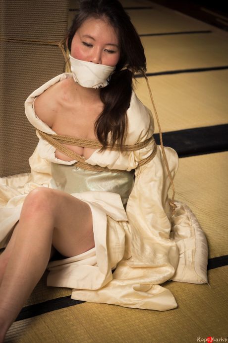 Asian teen amateur girl strips and shows her hot body and tits