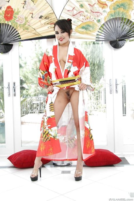 Stunning american milf Annie Cruz shows big hooters and spreads her legs