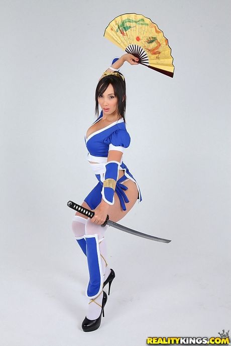 Peachy american milf Katsuni bares big knockers and ass