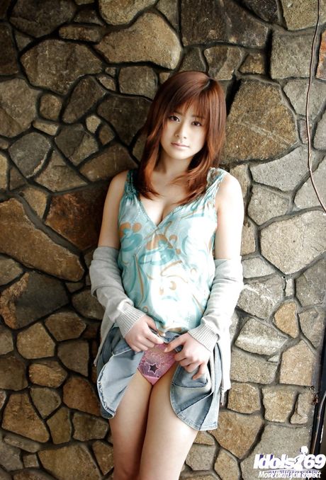 Appealing japanese babe Sumire Aida bares big boobies and sexy butt