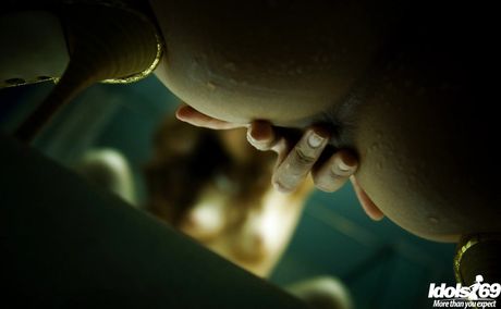 Deluxe japanese hottie Mari Misaki exposes her butt in sexy skirt and masturbates at beach